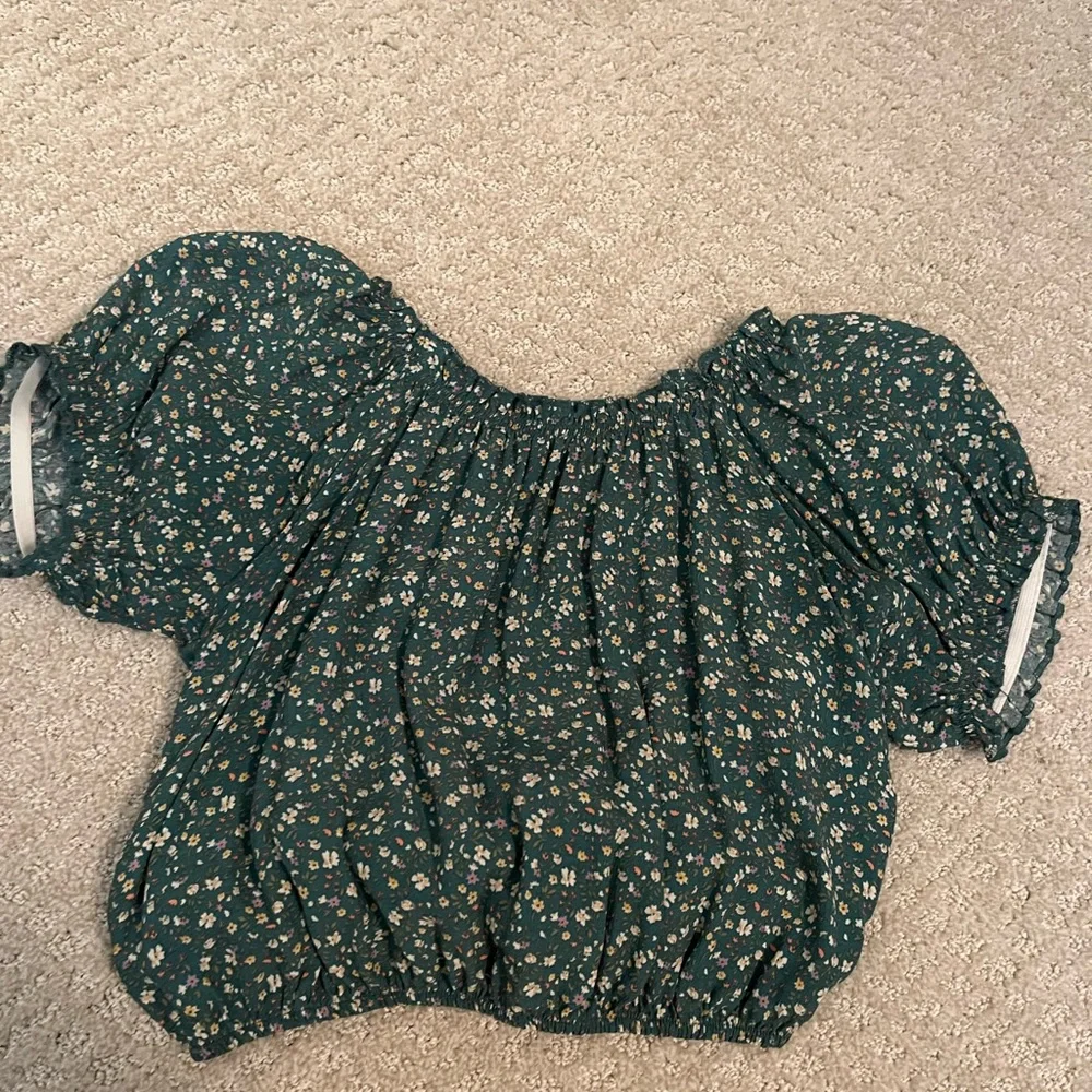 American Eagle top - Picture 3 of 3